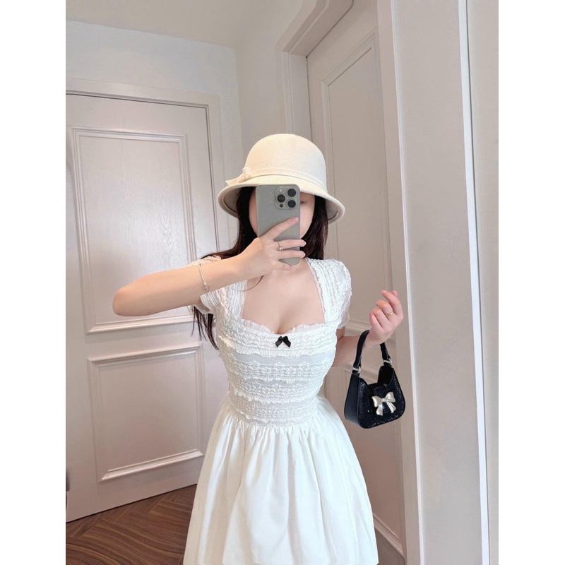 Teera❤️พร้อมส่ง✨เดรสผ้าลูกไม้ยืด แต่งโบว์กลางอก🎀ลุคดูสวยแพงแบบตะโกน ซิปหลัง goodluck