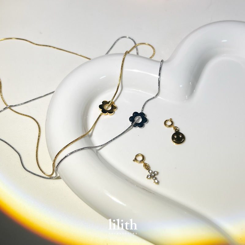 Lilith - Hollow flower Chain สร้อยคอ สแตนเลส จี้ดอกไม้
