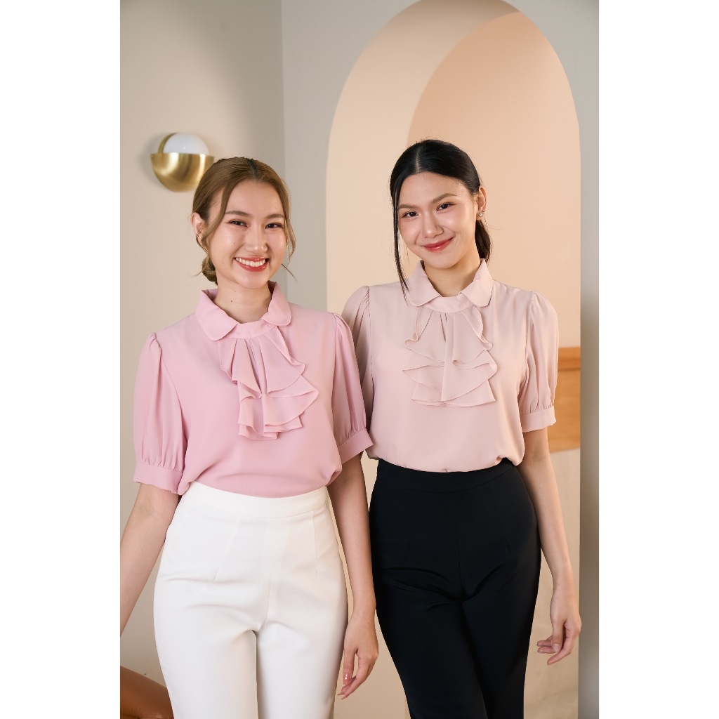 "Wendy Blouse" New Arrival ดีเทลน่ารักๆ แขนตุ๊กตา คอปกบัวแต่งระบาย ดีไซน์ให้น่ารักและใส่ไปทำงานได้ ใส่เที่ยวก็สวยปึ้ง