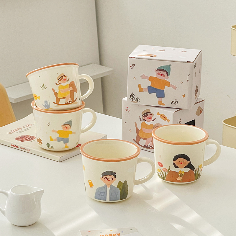 【พร้อมส่งในไทย】แก้วเซรามิค แก้วมัค การ์ตูน ใช้ในครอบครัว คู่รัก เป็นของขวัญ 340ml A family ceramic cup  ซื้อแล้วแถมช้อน！