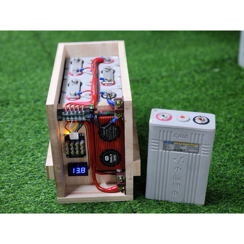12v 100ah CALB(ลังไม้พร้อมใช้) แบตลิเธียม BMS DALY 100A แบตเตอรี่ LiFePo4 3.2v 100ah ใส่ Active Bala