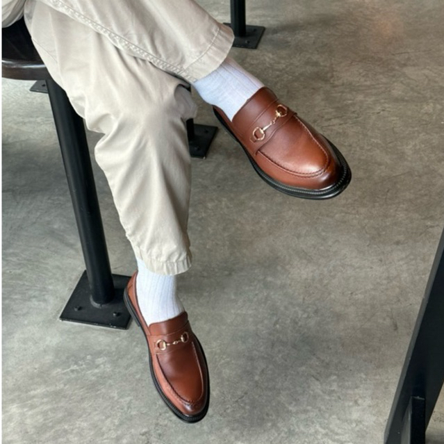 รองเท้าหนังผู้ชายคาดเหล็ก Vida รุ่น Hazel Loafer