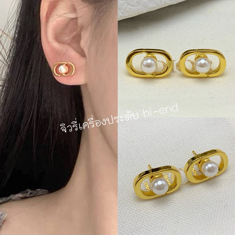 ต่างหู Di or O ri รุ่นใหม่ ใส่ติดหูน่ารักๆ ฝังมุกตรงกลางตัวเรือนทอง 18k สวยหรูลูกคุณ ปั้มสวย คมชัด (ด83)