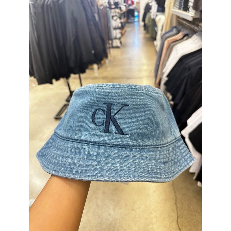 หมวก CK Denim Calvin Klein Bucket Hat วัสดุ Organic Cotton 100% ทรงบักเกต สียีนส์เข้ม