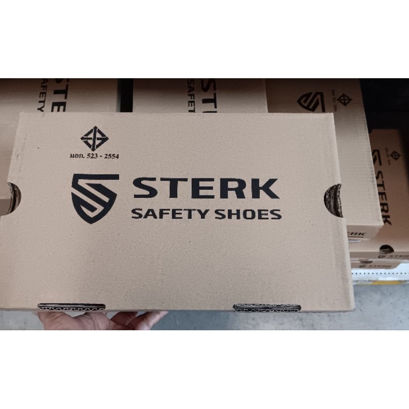 รองเท้าเซฟตี้ หัวเหล็ก ยี่ห้อSTERK Safety shoes รุ่น S-318FC สีดำ 1คู่