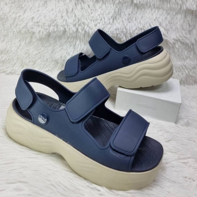 รองเท้าแตะ crocs Sasdals SKyline PLATFORM รองเท้าสุขภาพสำหรับผู้หญฺฺฺิง W5---W9