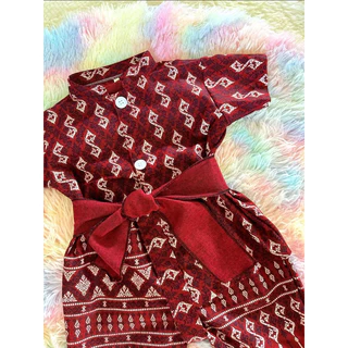 ชุดเด็กผ้าไทยลายขอสีใหม่ล่าสุดสีแดงไวน์น่าขับผิวดูผู้ดีมากเนื้อผ้าฝ้ายหมักโคลนเซ็ท3ชิ้นเสื้อโจงกระเบนและผ้าคาดเอว