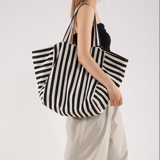 C229 ส่งจาก🇹🇭 กระเป๋าสะพายไหล่ ผ้าแคนวาส ลายทาง ใบใหญ่ จุของ…