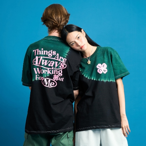 Hidden Folder (LUCK : Tie-dye) เสื้อยืดมัดย้อม แฮนแมด สีสันสดใส ใส่อยู่บ้าน วันหยุด