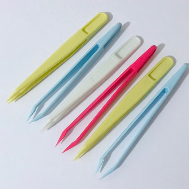 🪄คีมพลาสติกคีบสติ๊กเกอร์ คีบลูกปัด ปลายแหลม | สุ่มสี