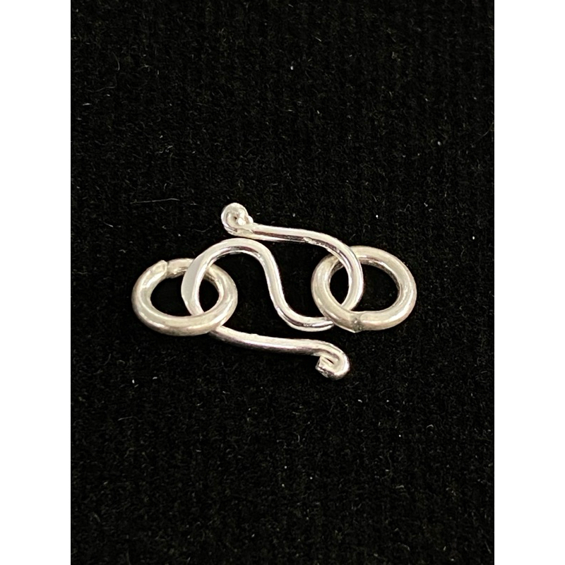 ตะขอสร้อย ตะขอตัวเอส(S) เงินแท้ ขนาด  9.1x6.8x0.9 มิล ตัวละ 100 บาท