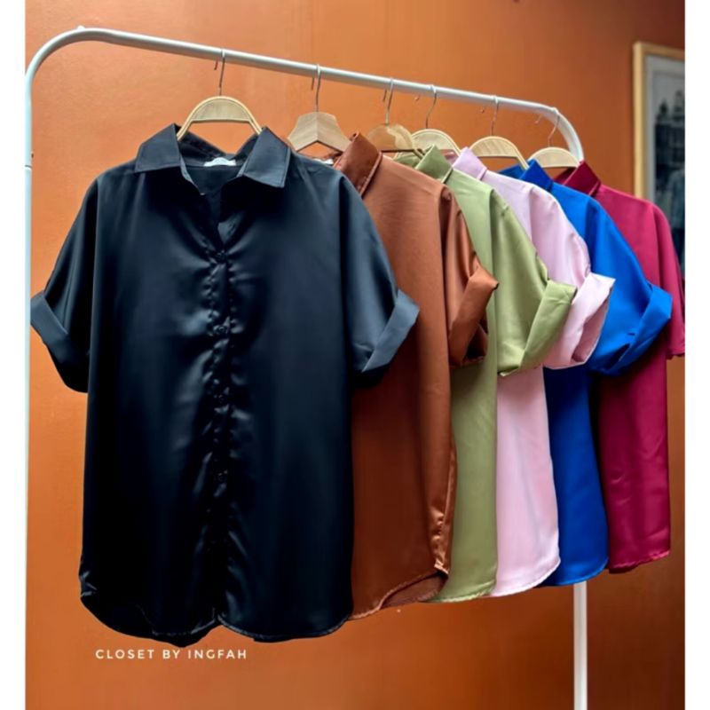 เสื้อเชิ้ตซาตินแขนสั้นทรงเบสิค เนื้อผ้ามันเงา ใส่ไปเที่ยวใส่ทำงาน ได้ทุกลุค