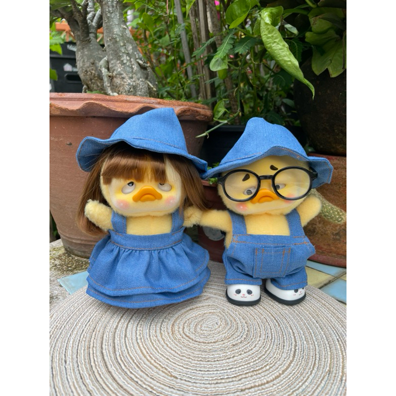 ชุดกระโปรงน้องเป็ด upsetduck ยีนส์ฟ้า พร้อมหมวกทรงปานามาสุดเก๋ สินค้างานตัดเย็บของไทย พร้อมส่ง (เฉพาะเอี๊ยม+หมวก)