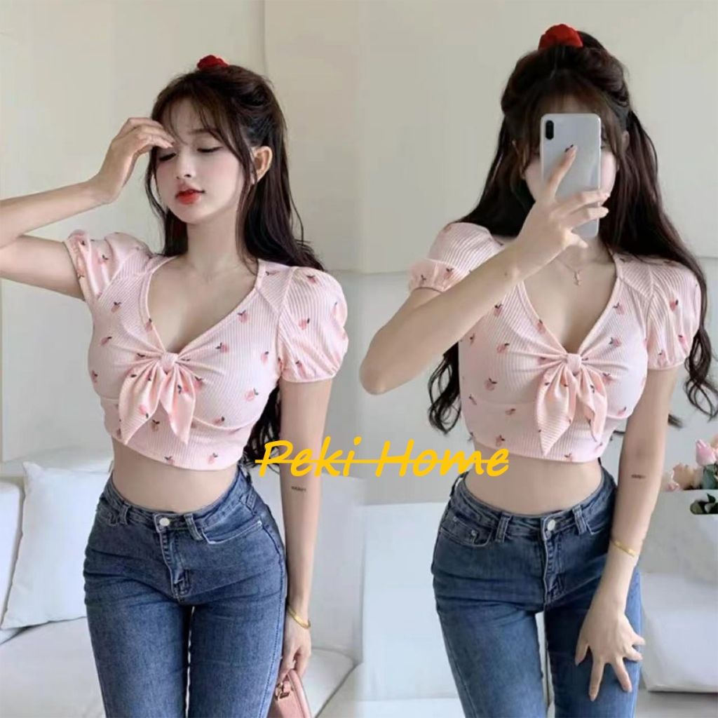 เสื้อครอปคอวีแขนตุ๊กตา สีชมพูลายดอกไม้ ผ้ายืดนิ่มทรงเข้ารูป