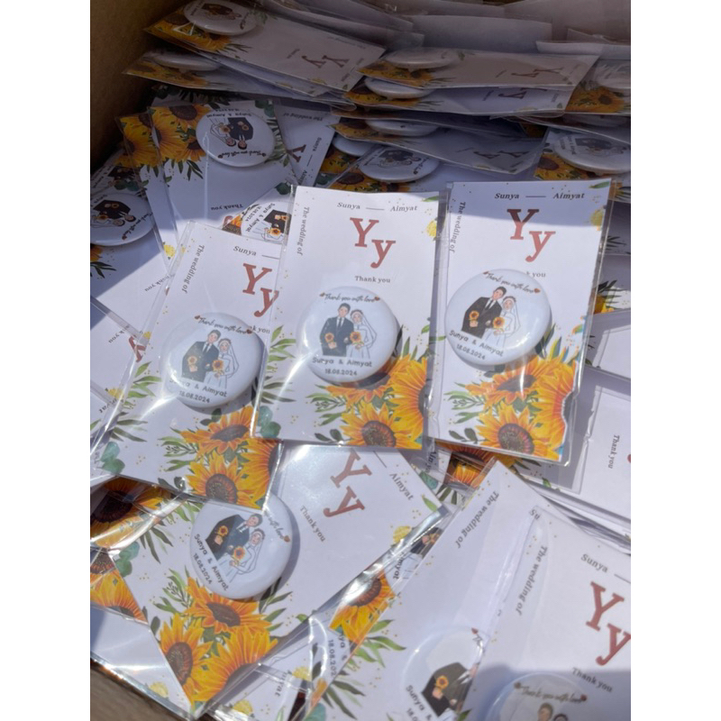 ของชำร่วยเข็มกลัด ออกแบบได้ตามใจ 9 บาท