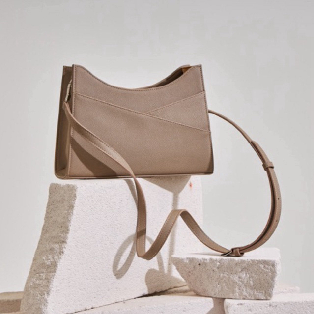 KIIZMET รุ่น classic bag (taupe) unisex practical & complete everyday look