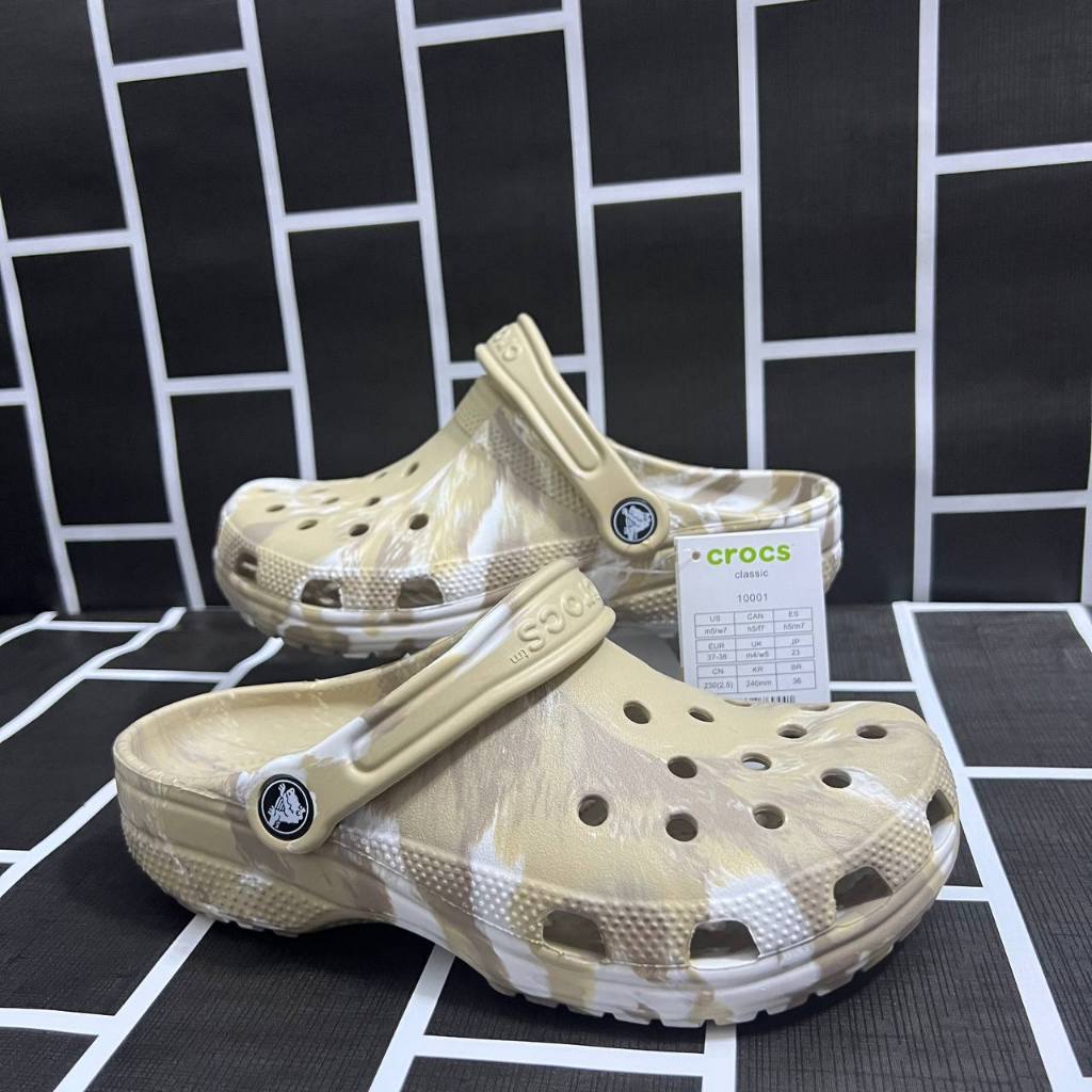 Buy 1 get 2 Jibbitzs free รองเท้า Classic Crocs Clog หิ้วนอก ถูกกว่าshop✨(สินค้าพร้อมจัดส่งจากไทย)✨