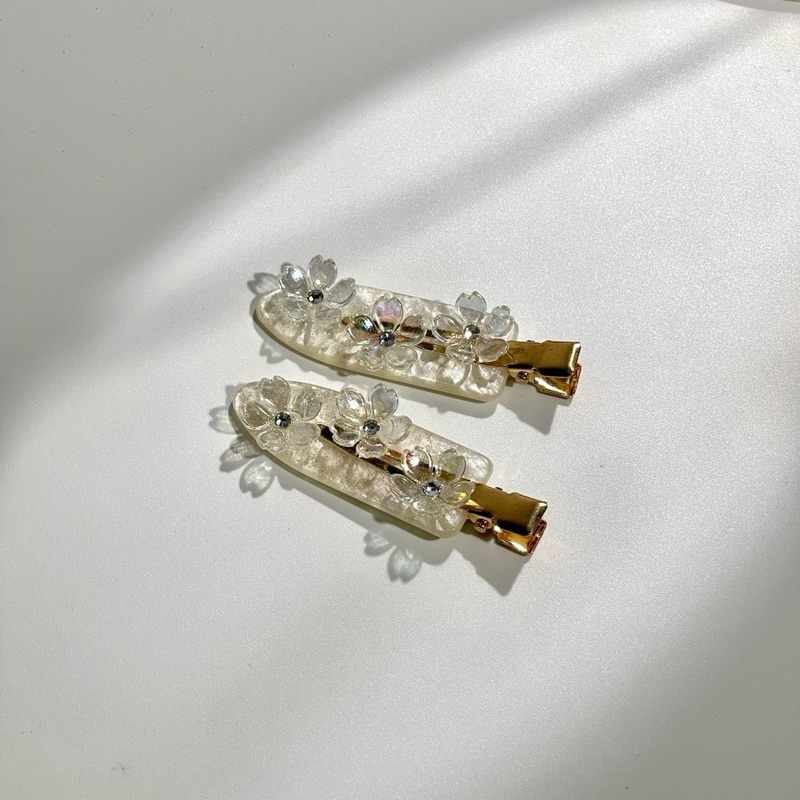 “Fairy” flower hair pin @champdefleur.bkk