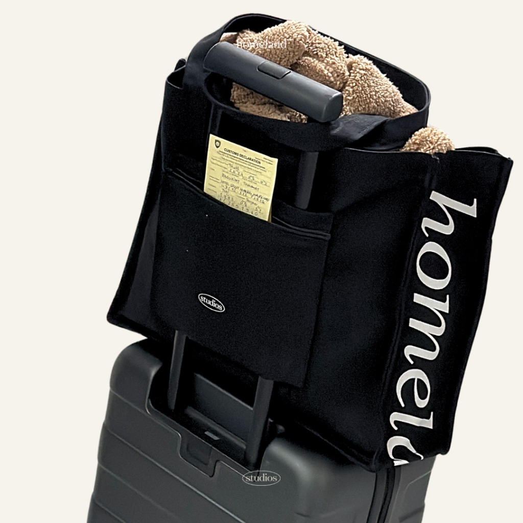 รุ่นใหม่! HOMELAND - กระเป๋าผ้า canvas รุ่น BOX สกรีนรอบใบ / สกรีนโลโก้ มีซิป - สอดกระเป๋าเดินทางได้ (Large) สีครีม / ดำ
