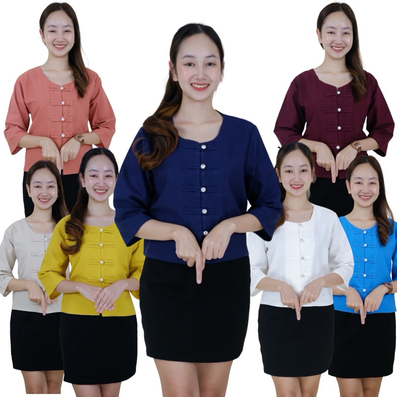 เสื้อแขนสามส่วนคอกลมแหวกหน้า 5 กระดุม