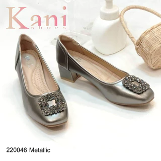New!!! งานพรีเมี่ยม รองเท้าคัชชูส้นสูง 2 นิ้ว ใส่ทำงาน หรือออกงาน หุ้มส้น ประดับด้วยอะไหล่ดอกไม้เพชร