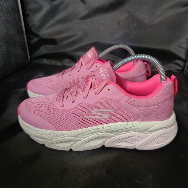 (ขนาด 38/25 cm) sketchers Go run รองเท้าผ้าใบมือสองหญิงงานแท้