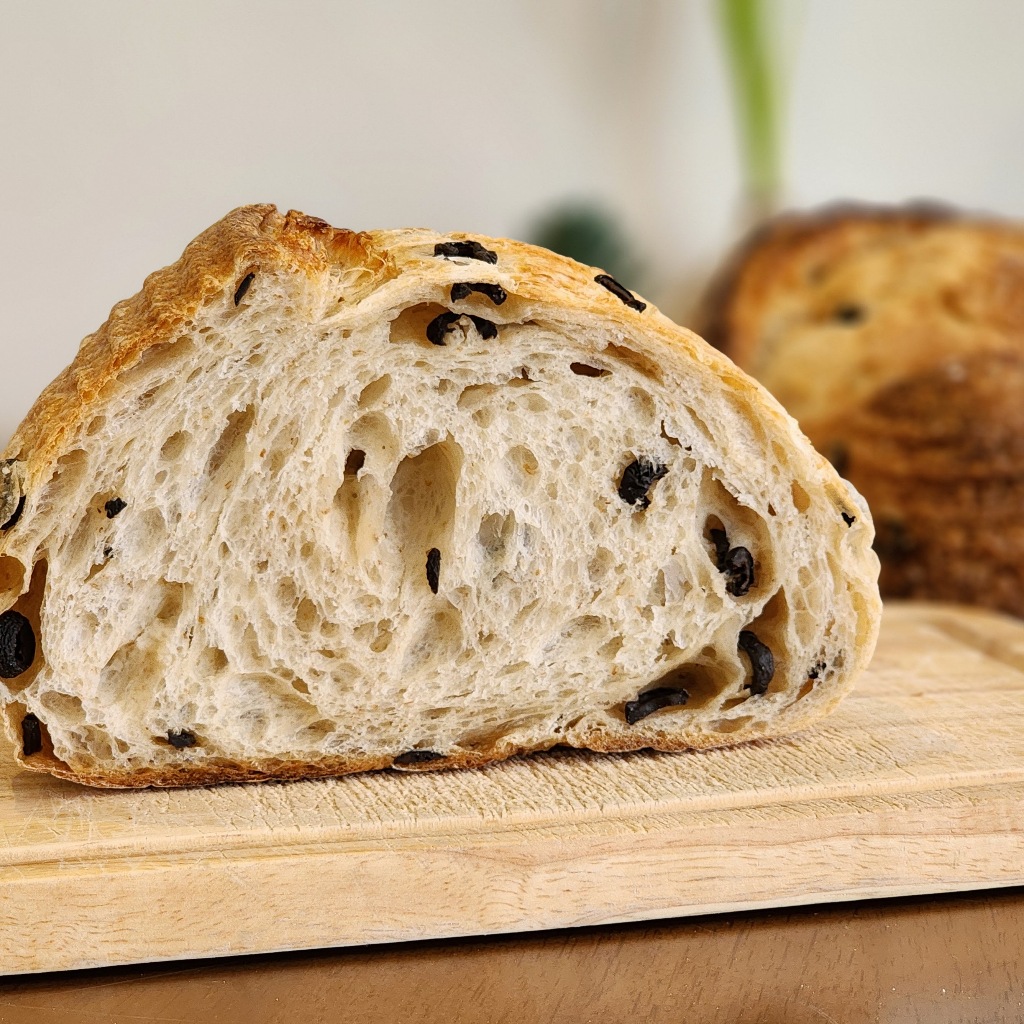 Black Olive Sourdough - ขนมปังซาวร์โดมะกอกดำ
