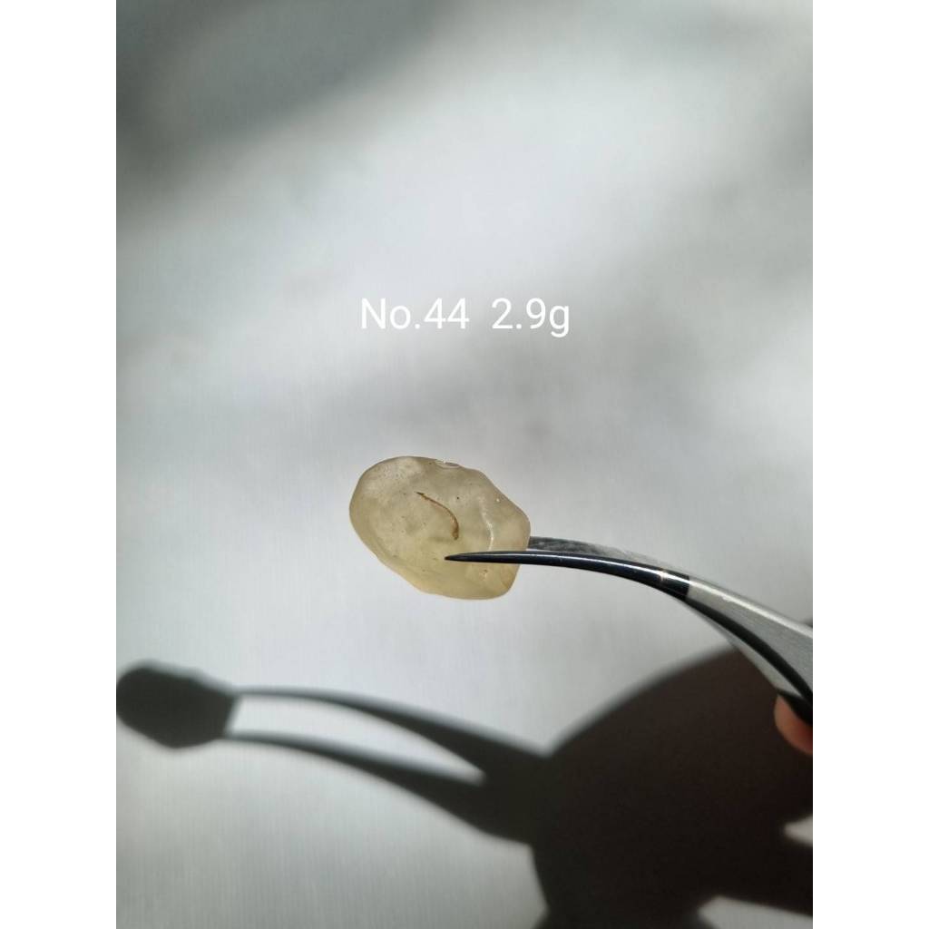 Libyan desert glass แก้วทะเลทรายลิเบีย