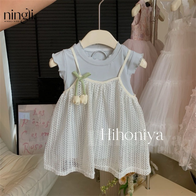 พร้อมส่ง📍AMA-เช๊ตเสื้อสีฟ้าพร้อมเอี้ยมตาข่ายสีขาว ประดับด้วยดอกไม้ห้อยสีขาว น่ารักมาก