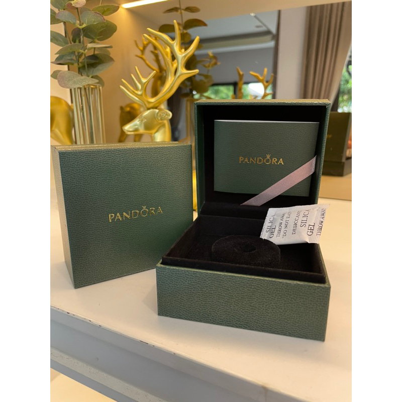 (ของแท้100%) Pandora box กล่องกำไล หนังเขียว limited