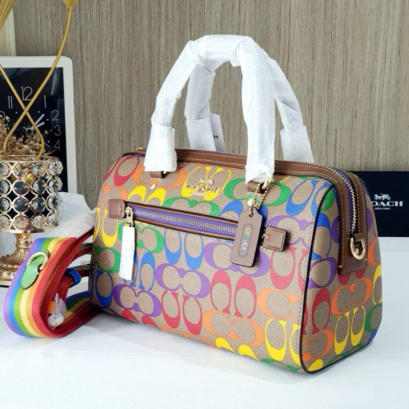 🎀 (สด-ผ่อน) หมอน 10 นิ้ว สีเรนโบว์ CA615 83607 Rowan Satchel In Rainbow Signature Canvas