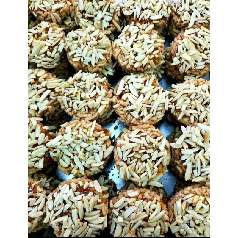 ข้าวแต๋นหน้าอัลมอนด์