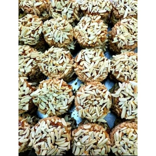 ข้าวแต๋นหน้าอัลมอนด์