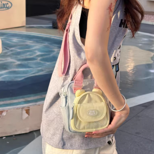 🔥พร้อมส่ง🔥 กระเป๋า CareBears Travel Handbag จากแบรนด์ VANWALK ของแท้ 💯