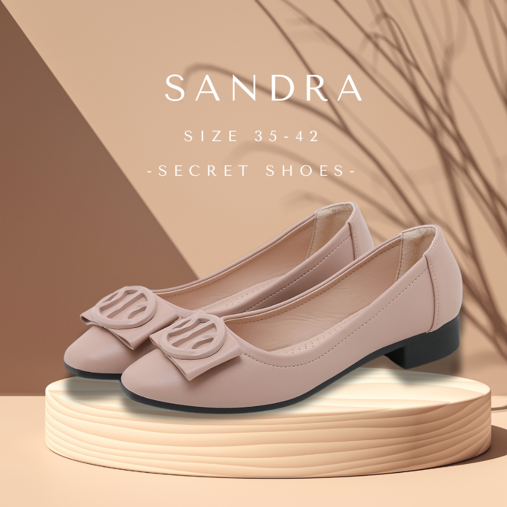 Sandra แซนด้า คัทชูมีส้น 2.5ซม.ประดับอะไหล่ด้านหน้าเพิ่มความโดดเด่น นุ่มจริง