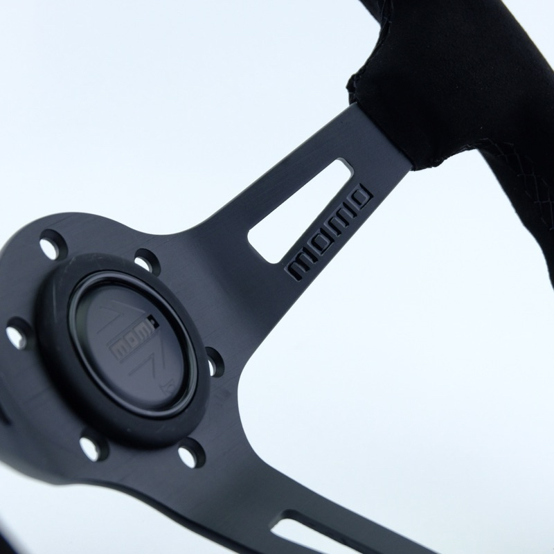 MOMO Steering wheel Japan Edition   พวงมาลัยรถยนต์ พวงมาลัยแต่ง ขนาด 13.5“ นิ้ว ก้านยก 3“ หนังนิ่มมีร่องนิ้ว หนังกลับ