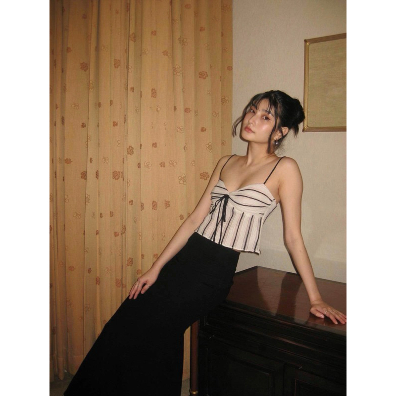 Kelyn Studio - 24/7 Top เสื้อครอปสายเดี่ยว