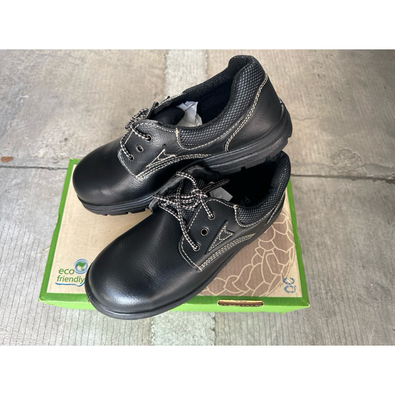 รองเท้า safety pangolin 9501UH  no.8 ,  42