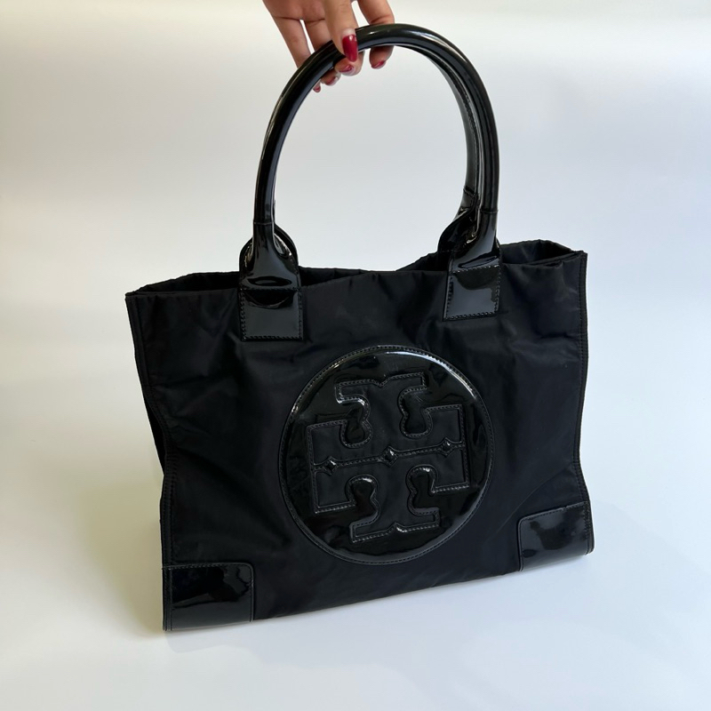 Tory Burch Ella Nylon Tote กระเป๋าผู้หญิง