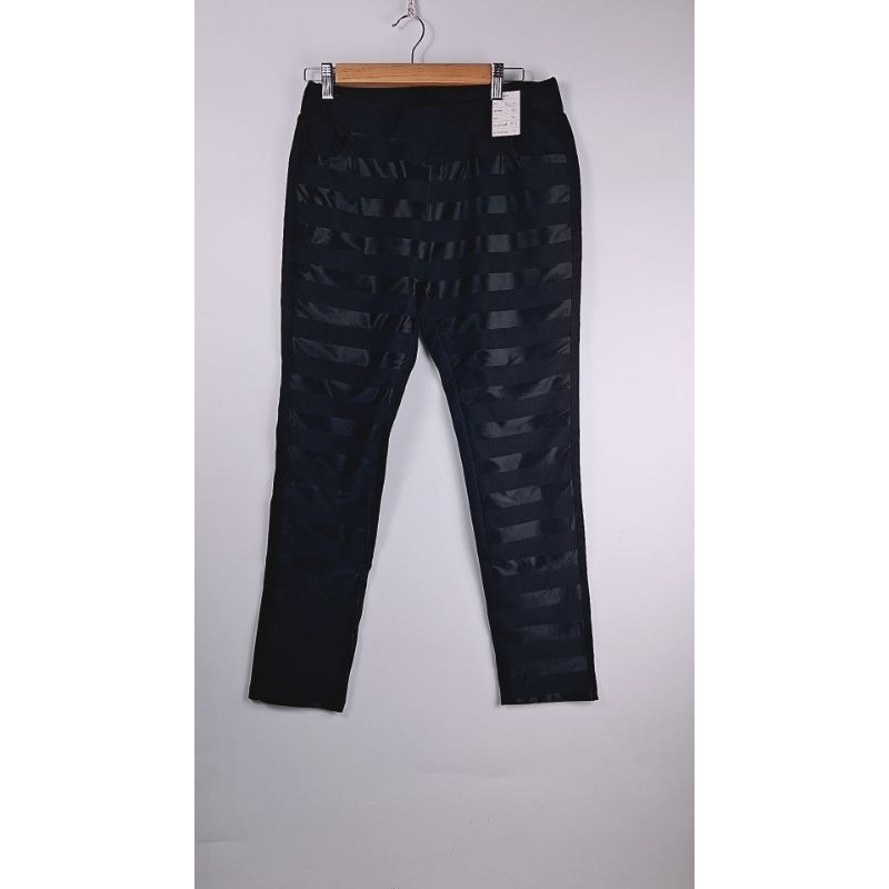 M82 กางเกงทำงาน กางเกงขายาว กางเกงแฟชั่น (มือสอง) รายละเอียดตามรูปนะค่ะ