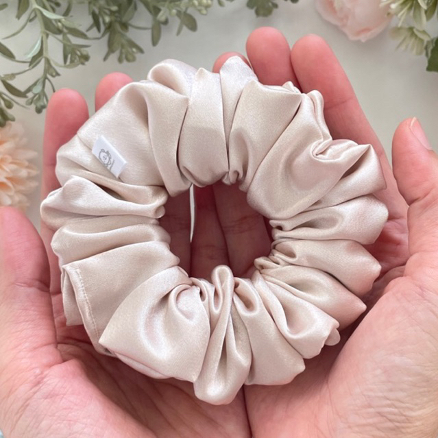 Scrunchie • Fluffy • Pearl