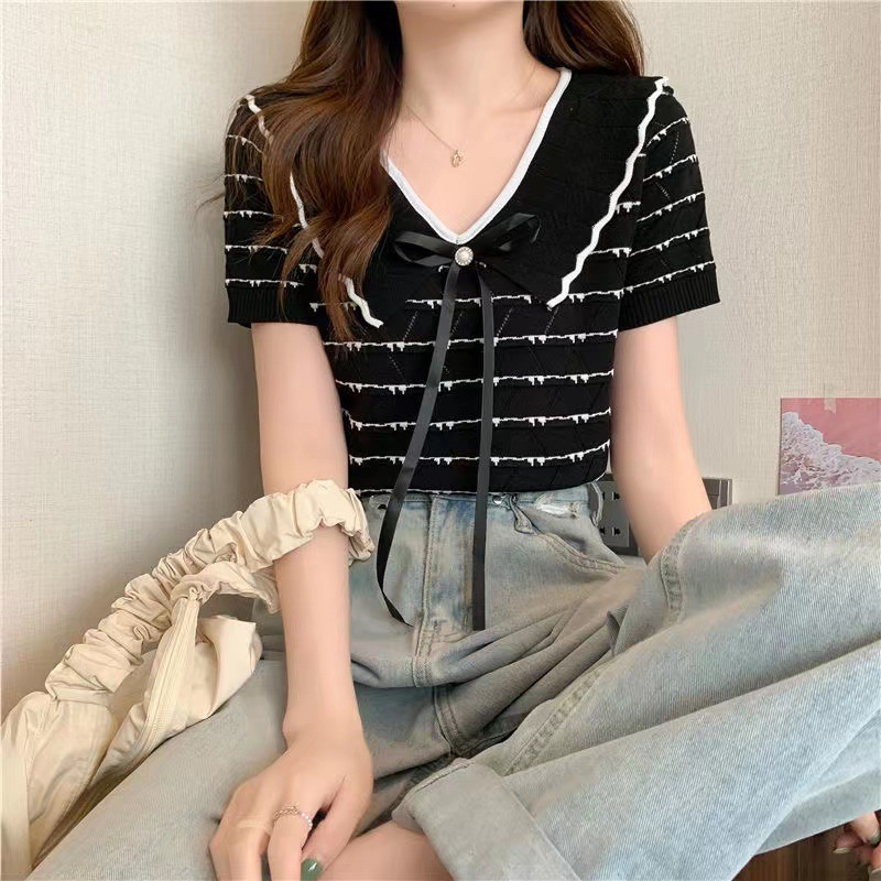 พร้อมส่งในไทย**เสื้อไหมพรม คอปก กระดุมด้านหน้า สีขาวดำ มีโบว์ Y139