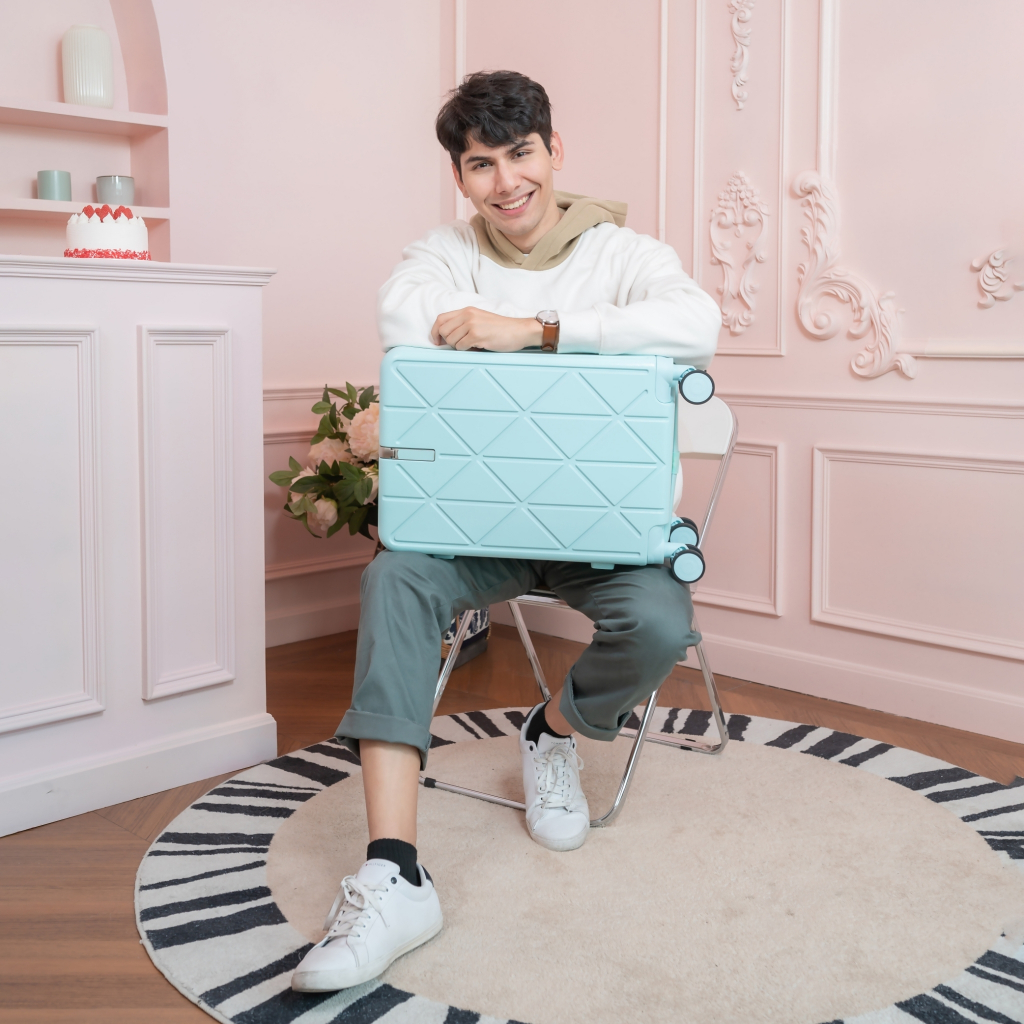 กระเป๋าเดินทางล้อลาก เฟรมซิป สีสันสุดคิ้วท์ วัสดุ ABS ผสม PC มีตะขอหน้าห้อยสัมภาระ BF11