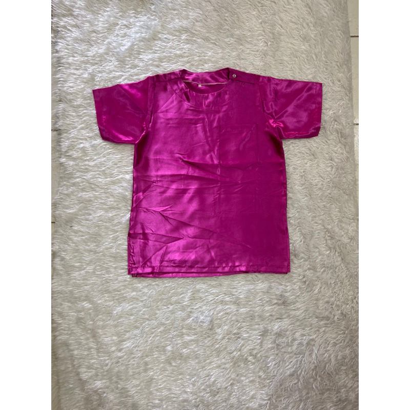 เสื้อไทย สีบานเย็น คอกลม ผ้ามัน/ผ้าต่วน ผู้ใหญ่ แขนสั้นนะ