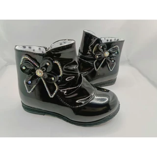 Ma243(size 26-36)รองเท้าบูทแฟชั่นสไตล์เกาหลีงานหุ้มข้อมีซิปข้างติดโบว์สวยงามปี 2 สีดำเงา ขาวเงา