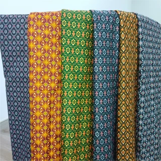 ผ้าถุงลายไทย 10 ชิ้น สไตล์สุ่ม ผ้านุ่มและระบายอากาศได้ดี ไม่จางหาย เนื้อผ้าไม่ลื่น