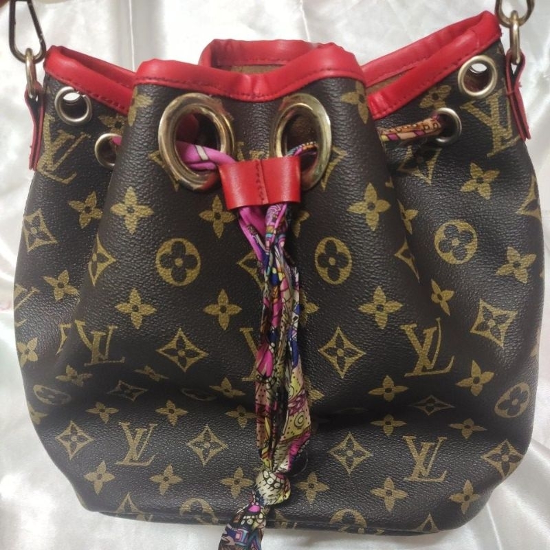 กระเป๋าสะพายข้าง louis vuitton หนังแท้มือสอง