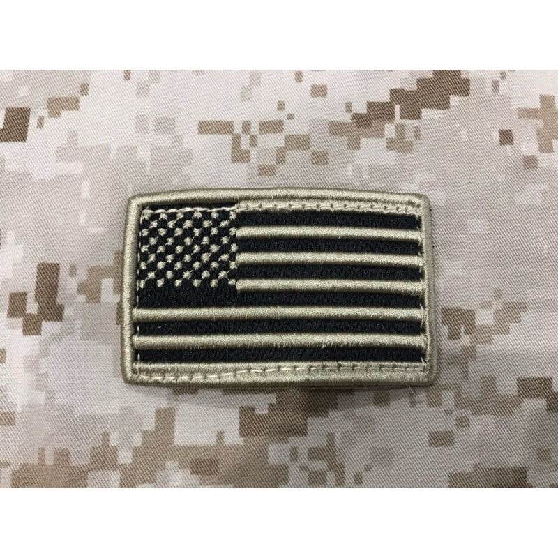 เครื่องหมายธงชาติ US ของทหารของใหม่ ติดตืนตุ๊กแกมาเรียบร้อย made in USA ราคา 200 บาท