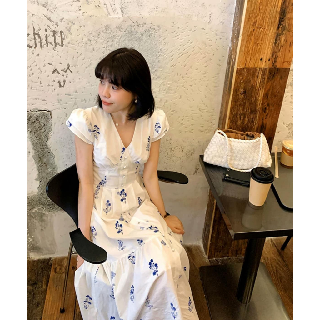 Mogwany พรี Tiffany Dress เดรสยาวลายปักดอกไม้ น่ารักมาก มีซับใน ซิปหลัง มีสายผูกปรับเอวด้านหลัง