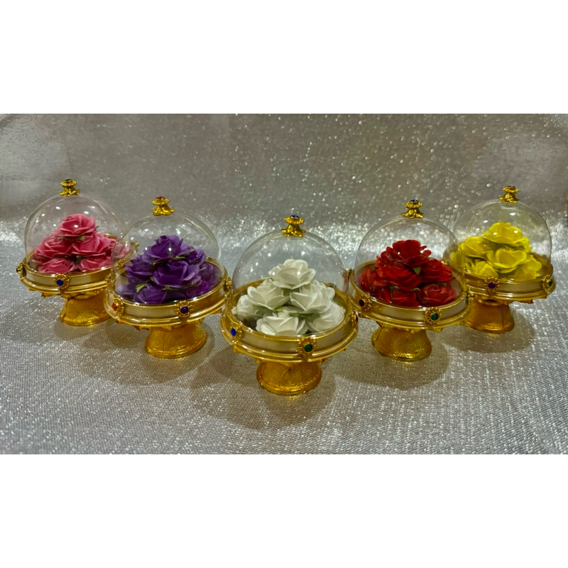 พานกุหลาบ 9 ดอก มีฝาครอบกันฝุ่น บูชาพระหรือองค์เทพต่างๆเหมาะกับวางไว้ที่หิ้งเล็กๆพื้นที่จำกัดในคอนโด โต๊ะทำงานค่ะ